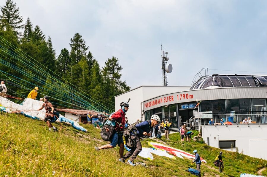 Neustift im Stubaital: Tandem Paragliding Flight - In the air above the Stubai Valley