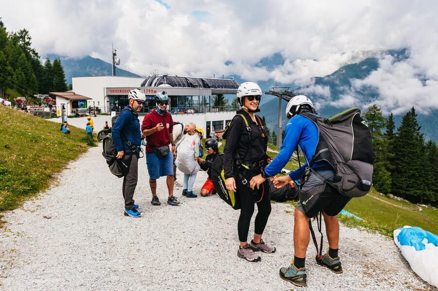 Neustift im Stubaital: Tandem Paragliding Flight - The cable-car ride and the Stubai setting