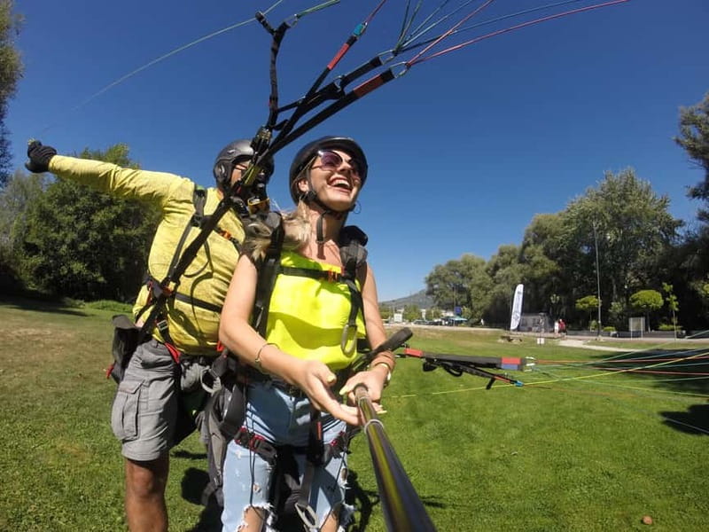 Ohrid: Paragliding Experience with Pick-up - Landing and the free paddleboard hour