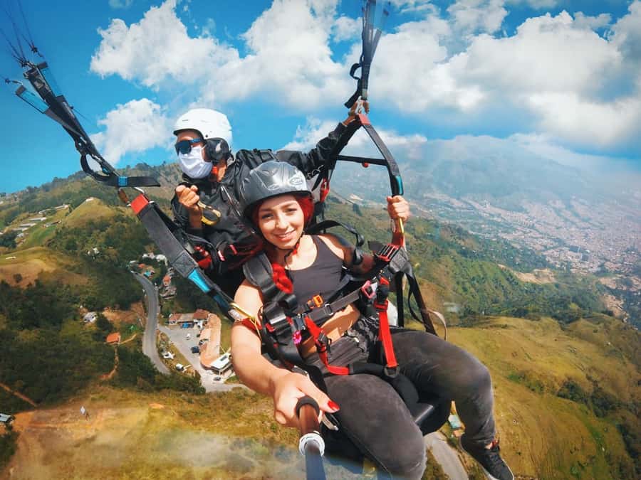 Paraglide over beautiful Medellin - Safety, equipment, and the feel of the flight