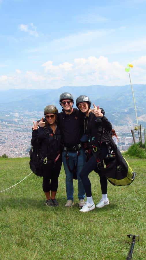 Paraglide over beautiful Medellin - Why the mountain transfer matters