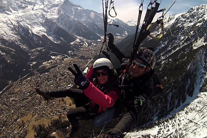paragliding discovery flight - From the Compagnie du Mont-Blanc meeting point to the launch slope