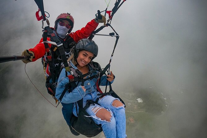 Paragliding flight in Medellin with expert pilots - A first flight that can feel calm or thrilling
