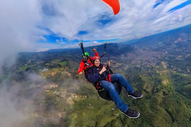Paragliding flight in Medellin with expert pilots - Transport from Medellín and the practical cost
