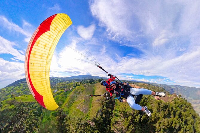 Paragliding flight in Medellin with expert pilots - The views are the main reward