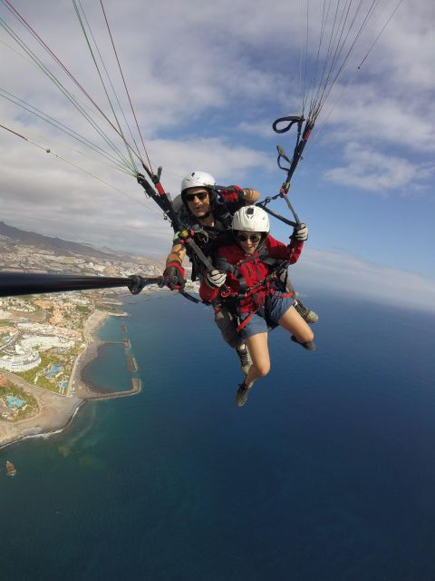 Paragliding flight with a Spanish Champion 2021/2022. - Airborne views over southern Tenerife