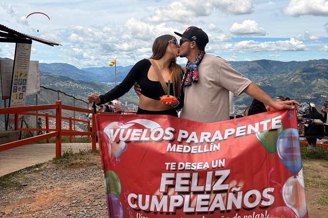 Paragliding in Medellin. - Juan and the team keep the mood friendly