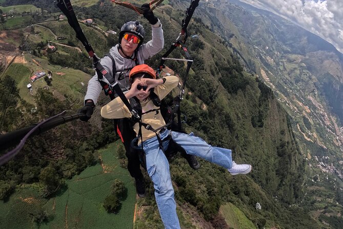 Paragliding in Medellin. - Photos, video, and what to bring