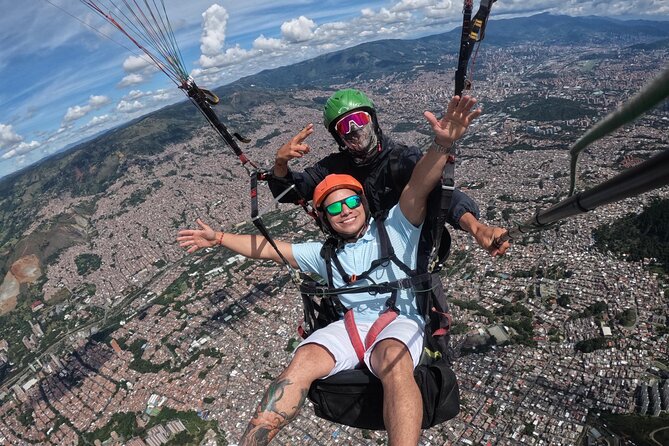 Paragliding in Medellin. - The mountain view is the real attraction