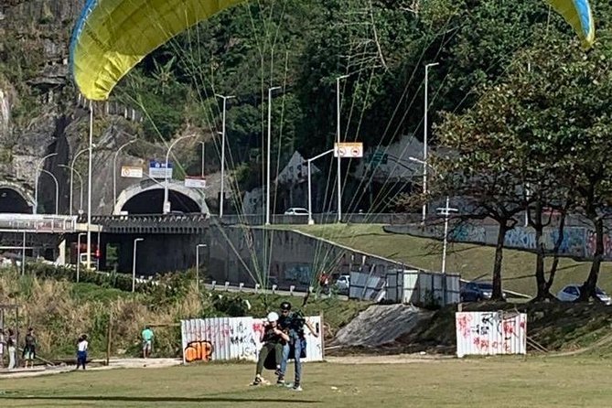 Paragliding in Rio de Janeiro - Taking off above São Conrado