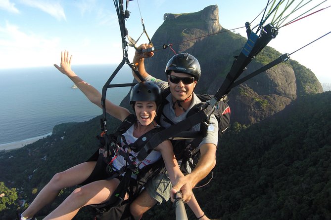 Paragliding in Rio de Janeiro - Pedra da Gávea and the coastal view