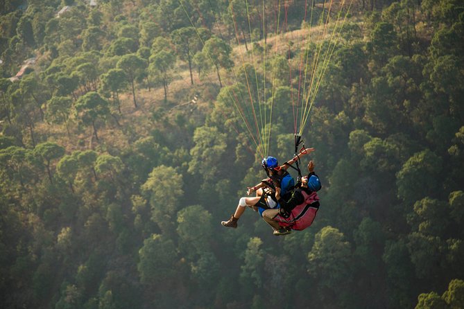 Paragliding in Valle de Bravo - Seeing Valle de Bravo from Monte Alto