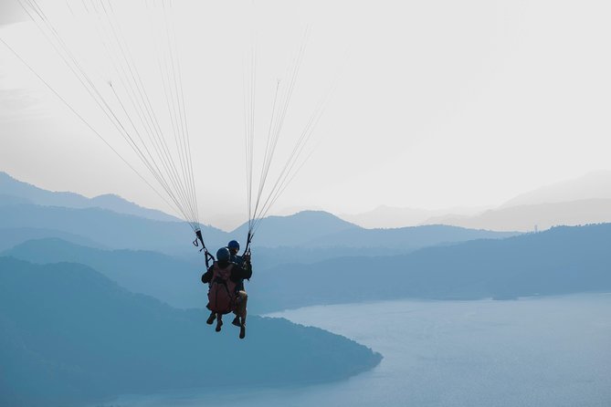 Paragliding in Valle de Bravo - Landing beside the lake