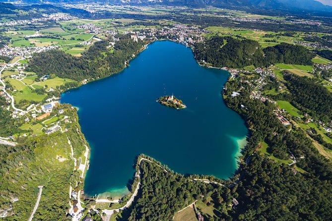 Paragliding Lake Bled - Preparing for takeoff