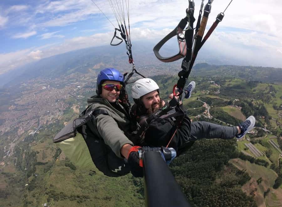 Paragliding Medellin with Transportation and free Videos - Fifteen minutes above Medellín and Bello