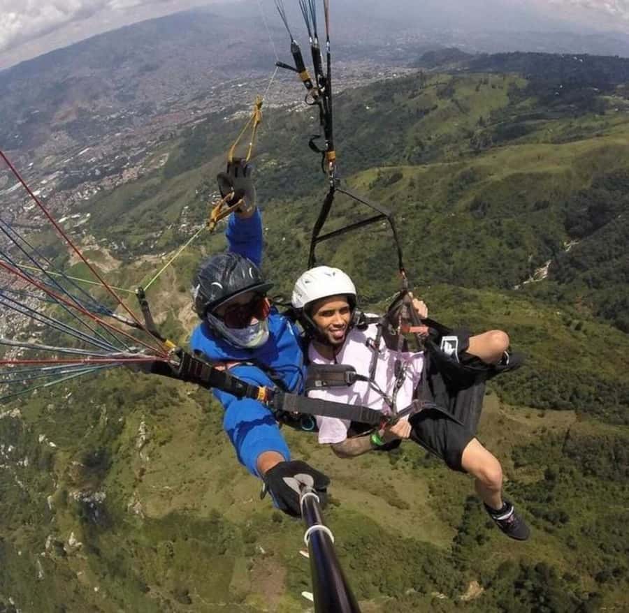 Paragliding Medellin with Transportation and free Videos - Is paragliding over Medellín worth booking?