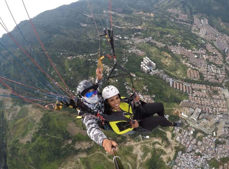 Paragliding Medellin with Transportation and free Videos - Getting ready for a tandem flight