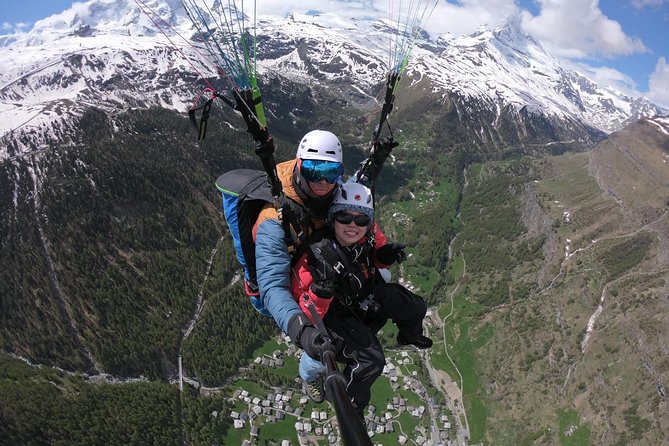 Paragliding mountain flight - The flight above the Swiss Alps