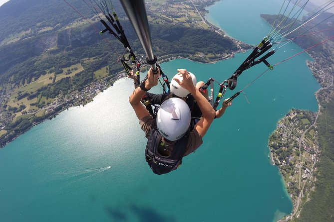 Paragliding Performance flight over the magnificent Lake Annecy - What the one-hour flight feels like