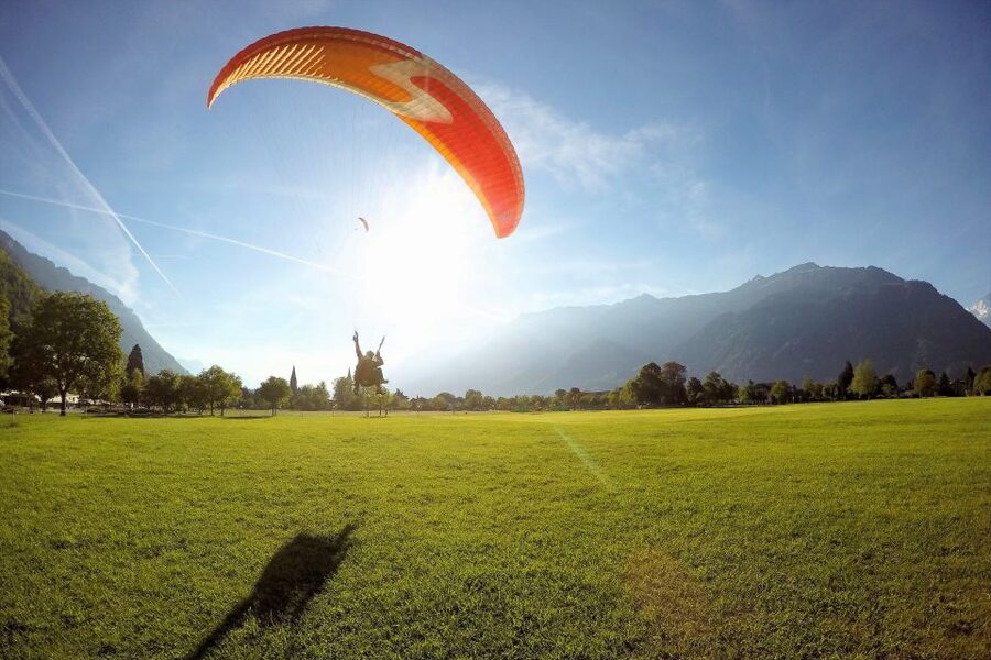 Paragliding Tandem Flight in Interlaken - Weather, weight, and practical limits