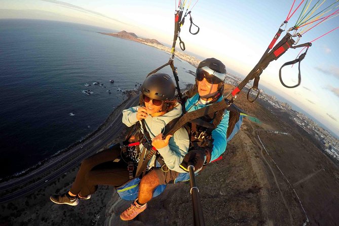 Paragliding Tandem Flight in Las Palmas de Gran Canaria - The takeoff: a quick run and a change of pace