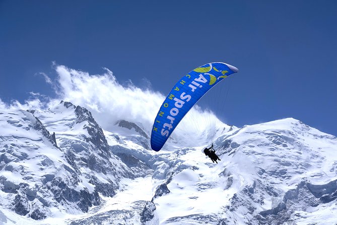 Paragliding Tandem Flight over the Alps in Chamonix - The Short Briefing Before Takeoff