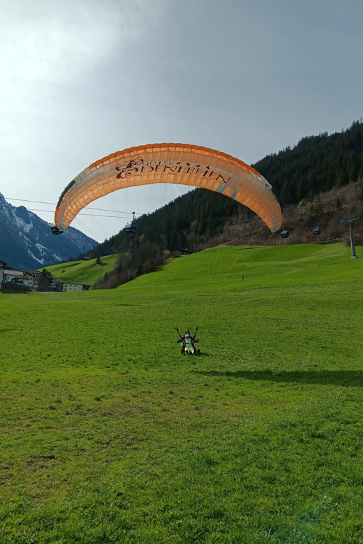 Paragliding Tandem Flight - Meeting the pilots at the ticketing counters
