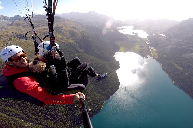 Paragliding Tandem Flights in Engadin - A calm briefing for nervous first-timers