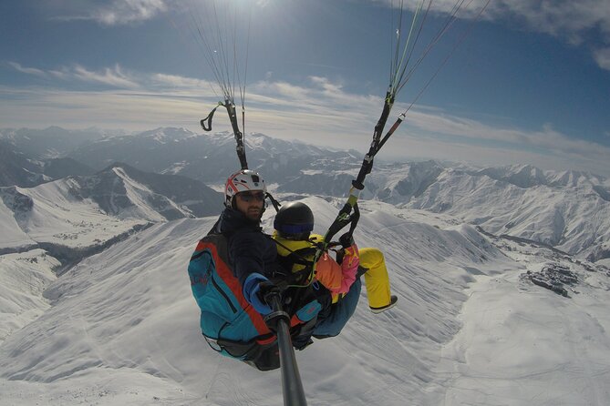 Paragliding tandem flights in Georgia - A short briefing before the glide