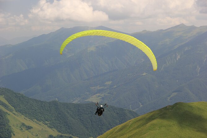 Paragliding tandem flights in Georgia - Landing softly and keeping the memory