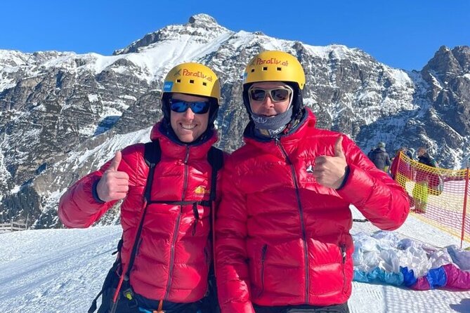 Paragliding & Tandemflüge with World Champion & Team, Stubaital - Riding the lift and preparing for takeoff