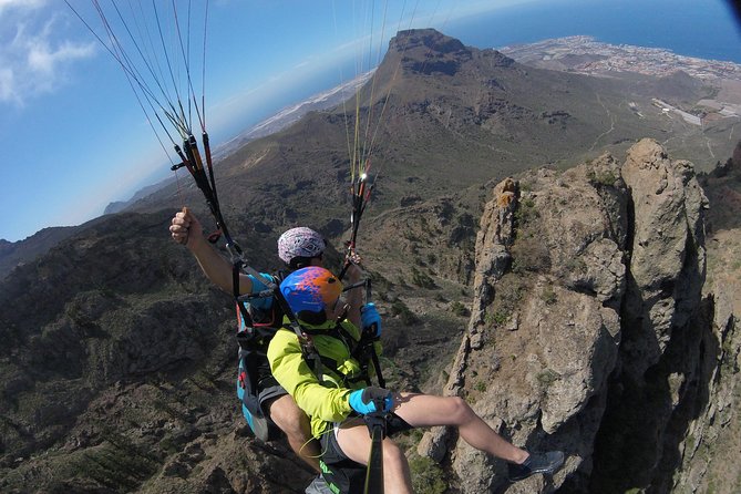 Premium Paragliding in Tenerife : Photos, videos and pickup included - The pilots, instructions, and sense of safety