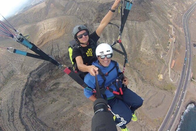 Private Activity Paragliding Flight in Gran Canaria - Getting ready with a tandem pilot and safety gear