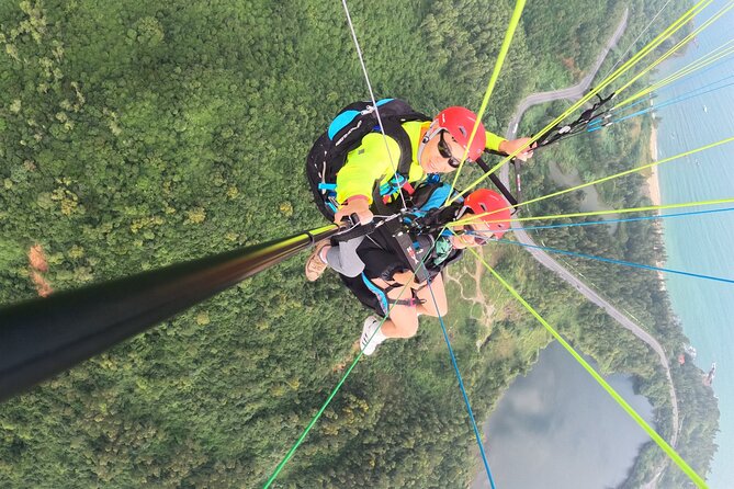Private Paragliding Experience in Da Nang - Coming down to the beach