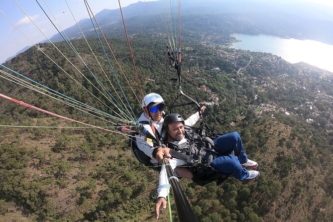 Private Paragliding Flight in Valle de Bravo with Instructor - From Santa Maria Ahuacatlan to Monte Alto