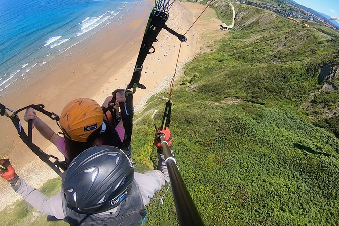 Private Tandem Paragliding Flight in Bizkaia - Choosing between a quiet ride and aerial maneuvers