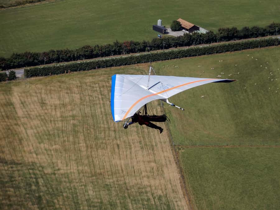 Queenstown: Tandem Hang Gliding Experience - Meeting the pilot and getting ready to fly