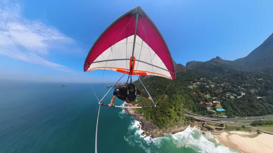 Rio de Janeiro: Hang Gliding or Paragliding Experience - Hang gliding or paragliding: what the choice means