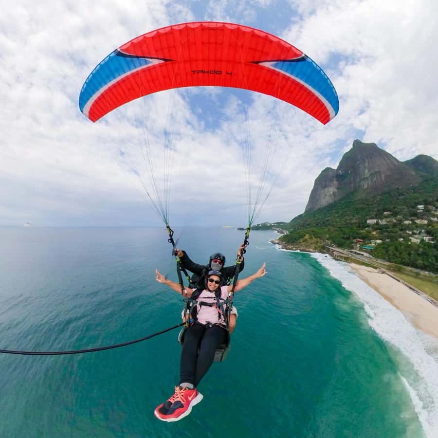 Rio de janeiro : Paragliding Tandem Flights over Rio - The climb through Tijuca Forest to Pedra Bonita