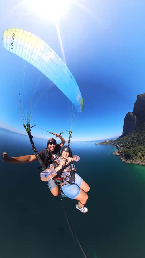 Rio de janeiro : Paragliding Tandem Flights over Rio - Who will enjoy this most?