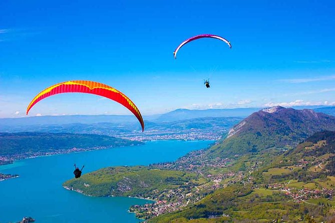 Sensation paragliding flight over the magnificent Lake Annecy - The launch at one of Europe’s great free-flight sites