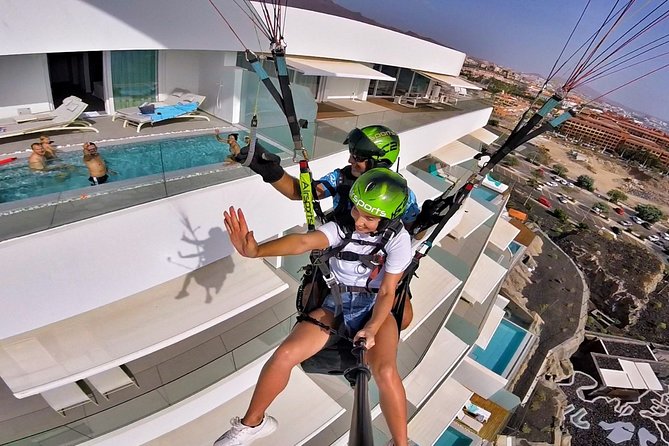 SILVER 1000m paragliding tandem flight above South Tenerife - How safe and personal is the operation?