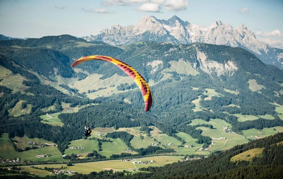 St Johann in Tirol: Tandem Paragliding - From the gondola station to the launch site
