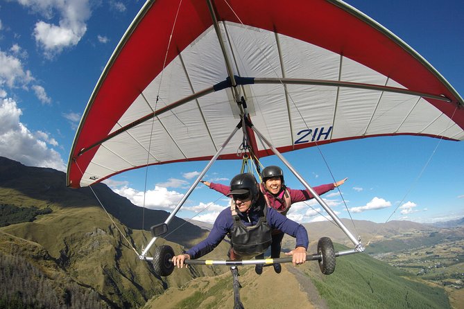 Tandem Hang Gliding - From Queenstown streets to Coronet Peak