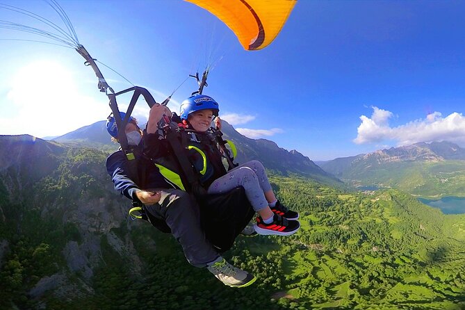 Tandem paraglider in the Pyrenees (Panticosa) + Video of the flight - The video, and the small card you must remember