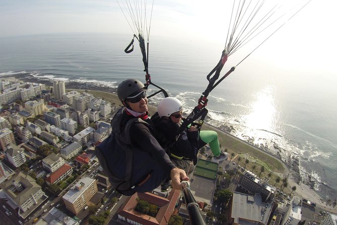 Tandem Paragliding Cape Town Experience TABLE MOUNTAIN PARAGLIDE - The instructors and the safety briefing