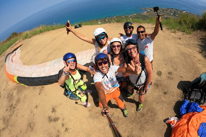Tandem Paragliding Flight in Cefalù - Professional pilots and a reassuring first flight