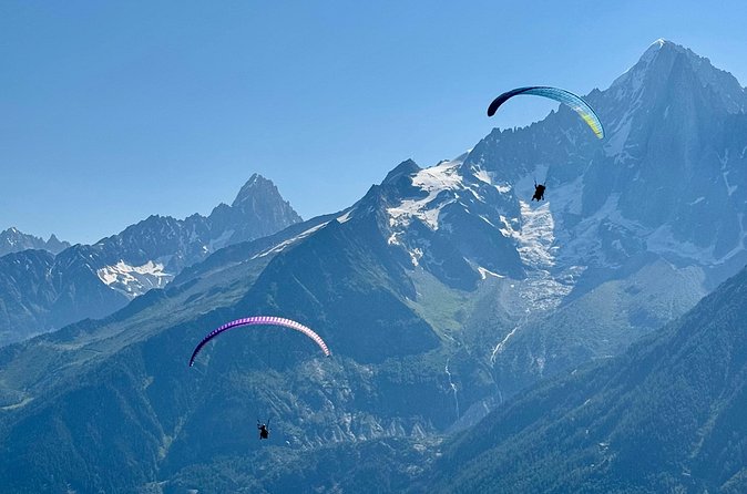 Tandem Paragliding Flight to Chamonix Facing Mont Blanc - Who will enjoy this most?