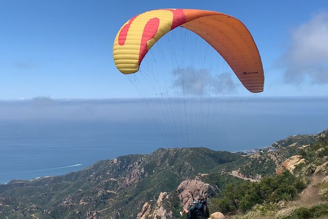 Tandem Paragliding flight with instructor in Malibu - Thirty minutes of Pacific and hill views