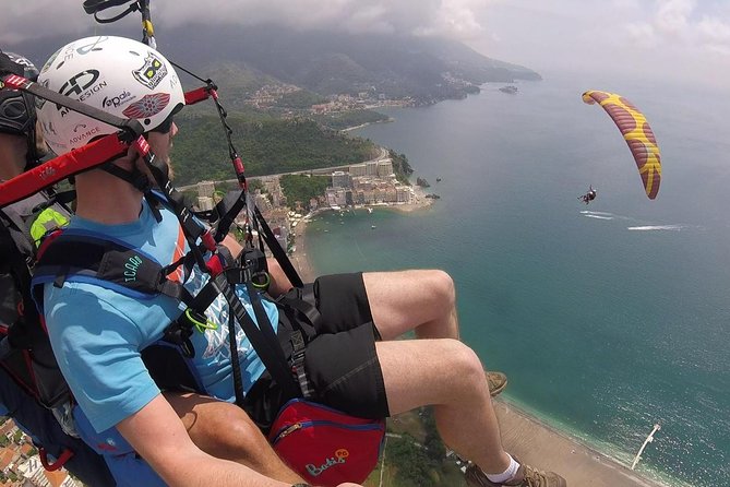 Tandem paragliding in Budva /All-inclusive - What the private format means